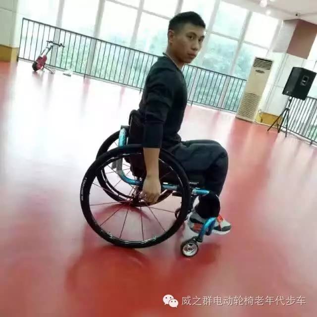 炫酷:原来威之群运动轮椅还能这样玩!