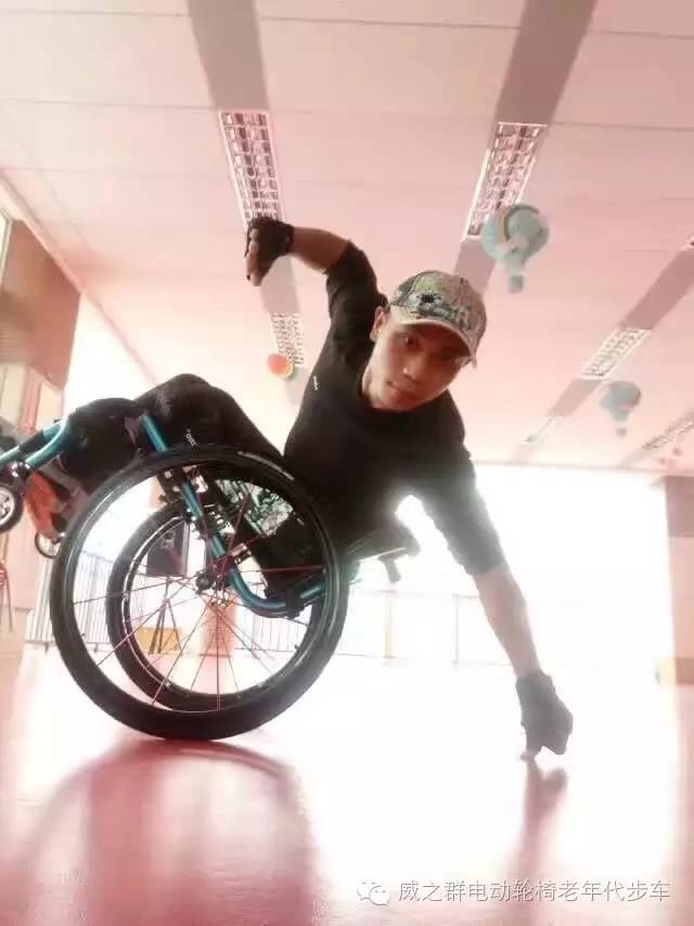 炫酷:原来威之群运动轮椅还能这样玩!
