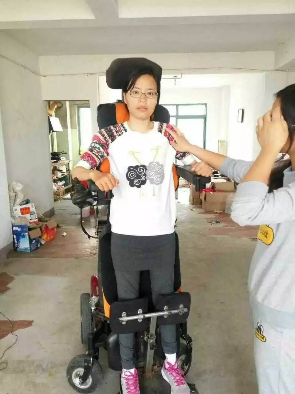威之群出重奖,礼物厚重——汤燕艳风采